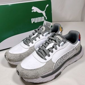 Puma Men's White and Gray Sneakers